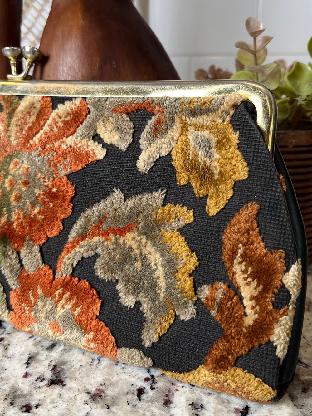 Vintage Floral Tapestry Kisslock Clutch - Picture 2 of 10